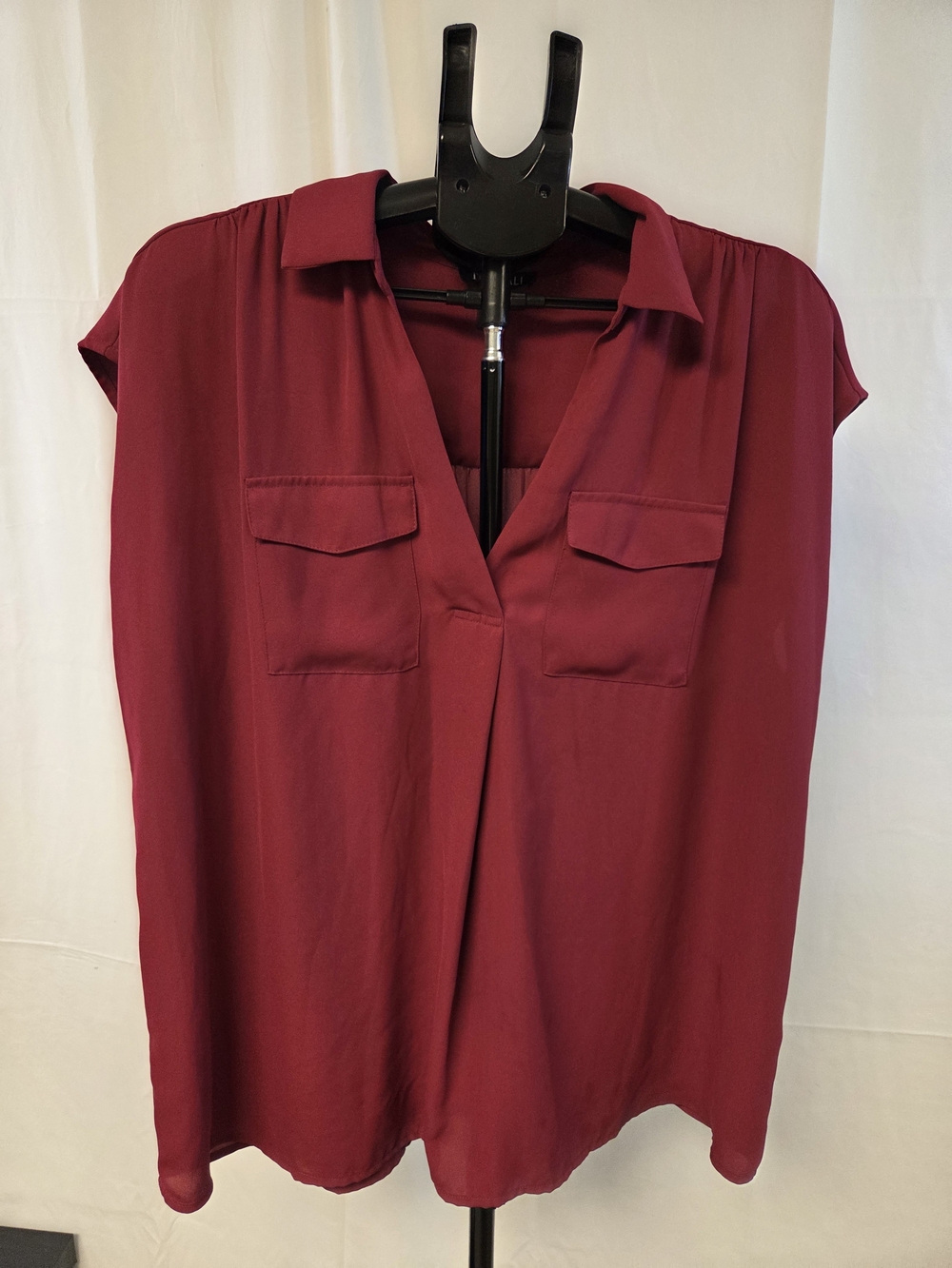 Roz & Ali Sleeveless V-Neck Blouse in Burgundy